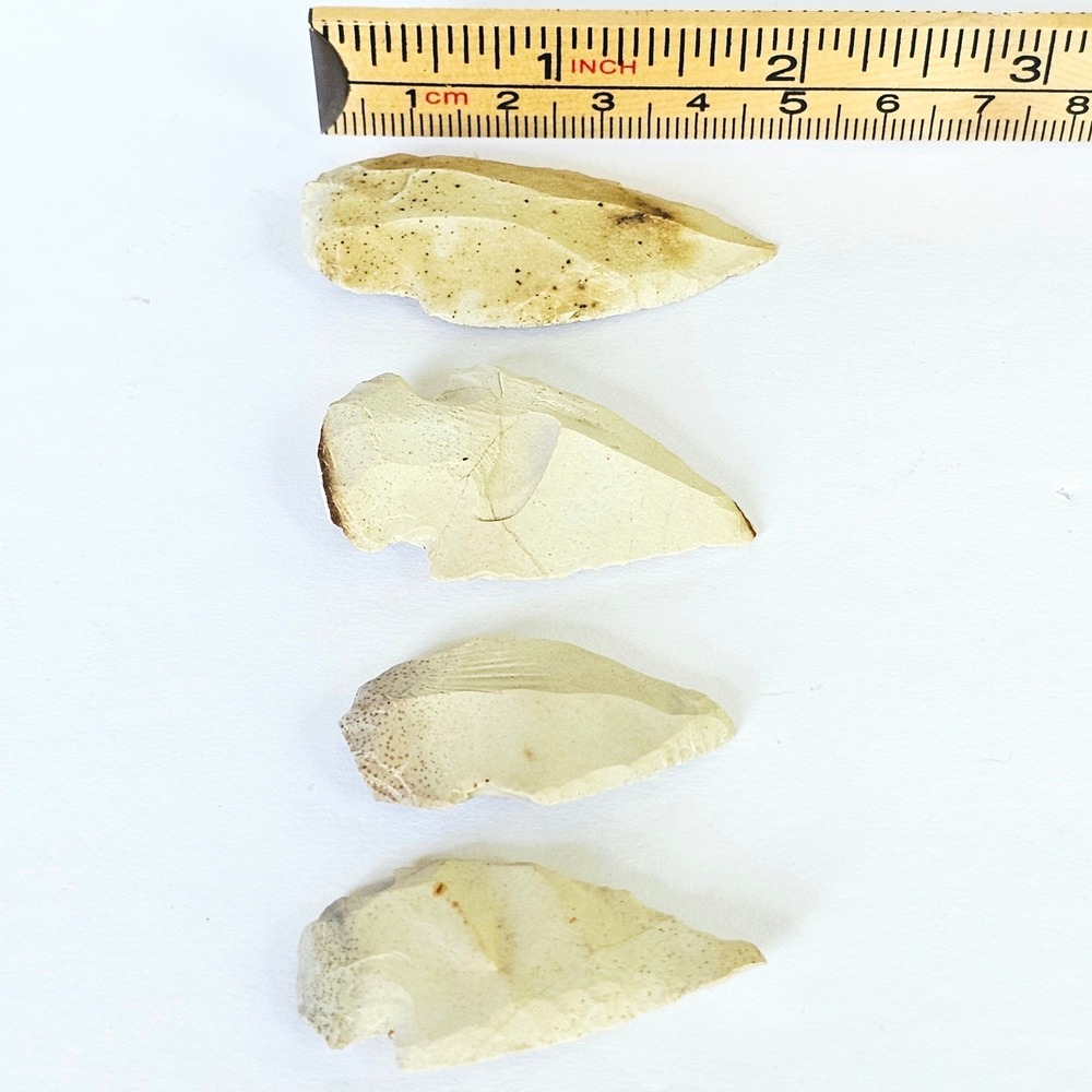 Vintage Hand Carved Stone Arrowheads Set of 4 Chert Flint Artifacts Relics